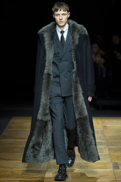 Look 8